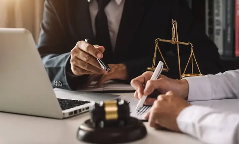 مكتب محاماة لرفع قضية تجارية